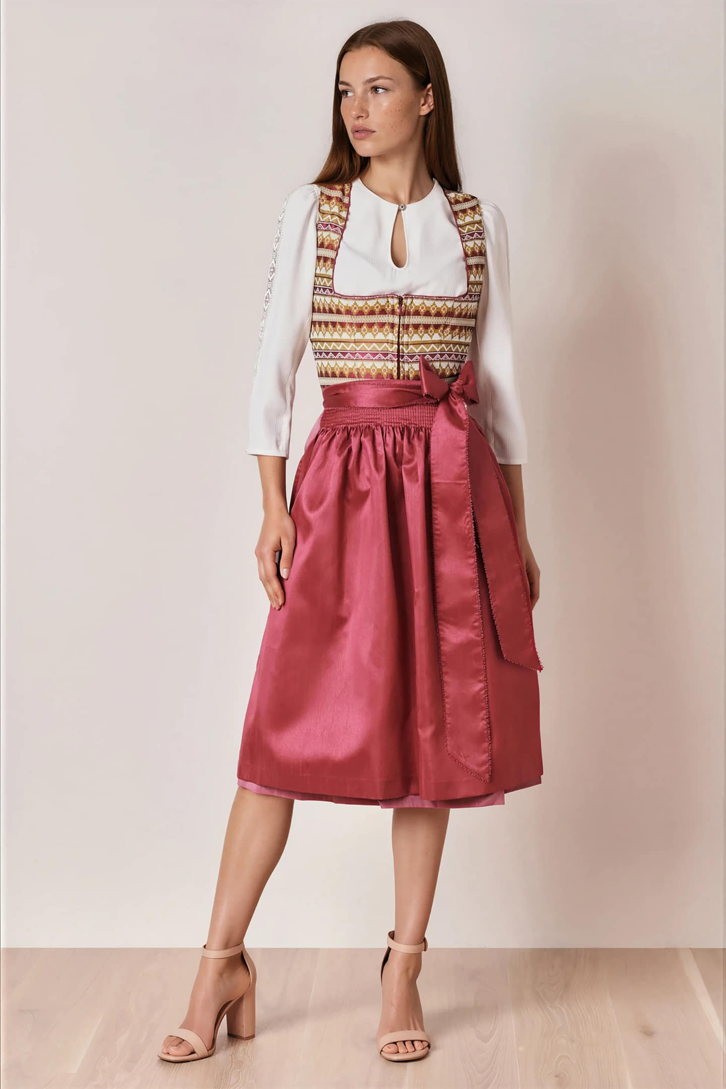 Dirndl Magnolia (70cm)